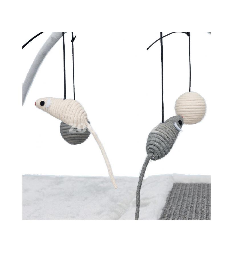 Удобный игровой коврик-площадка Trixie 43114 для кошек с мягким основанием, подвесными игрушками и встроенной когтеточкой.