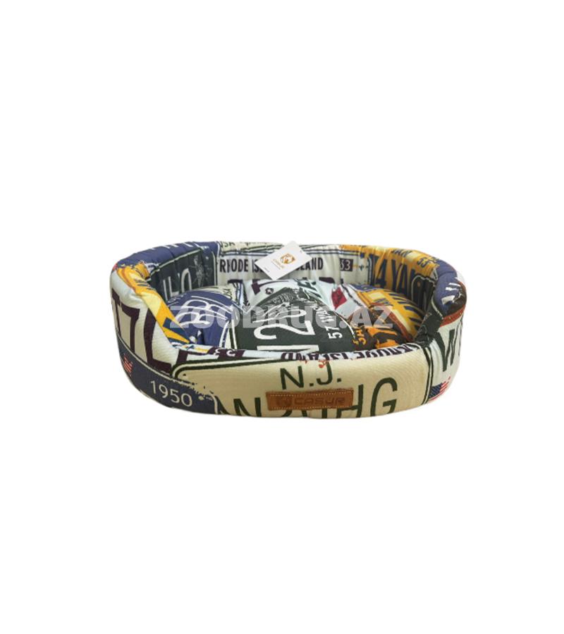 Лежак Casur в стильном принте с автомобильными номерами для кошек и собак мелких пород 45x35x h 13sm