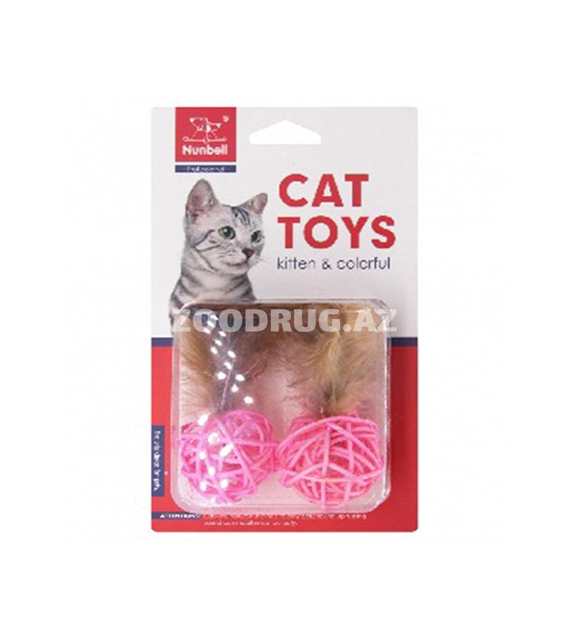 Nunbell Cat Toys pişik oyuncaqları — aktiv və oynaq pişiklər üçün hazırlanmış, iki ədəd hörülmüş top və tüklü lələklərdən ibarət parlaq və əyləncəli dəstdir.